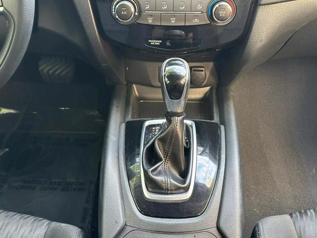 Photo of 2018 Gray Nissan Rogue