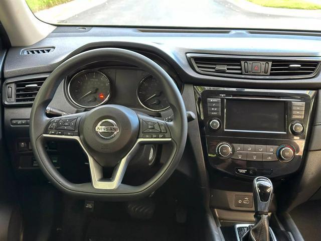 Photo of 2018 Gray Nissan Rogue