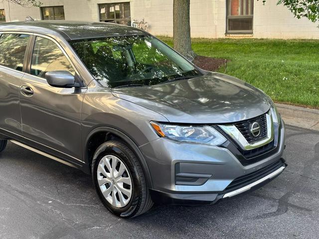 Photo of 2018 Gray Nissan Rogue
