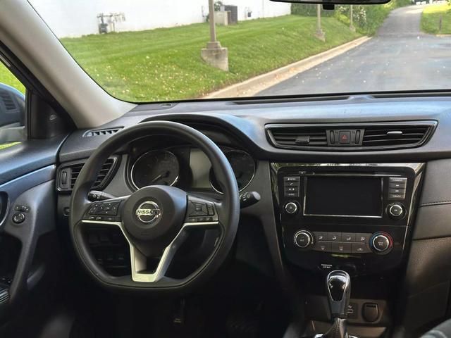 Photo of 2018 Gray Nissan Rogue