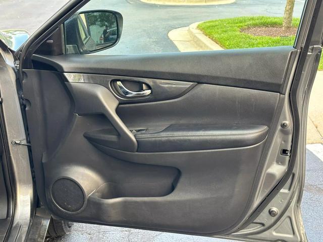 Photo of 2018 Gray Nissan Rogue