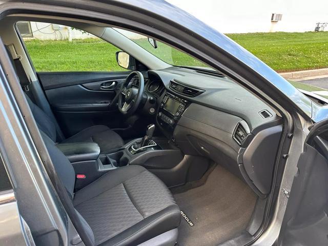 Photo of 2018 Gray Nissan Rogue
