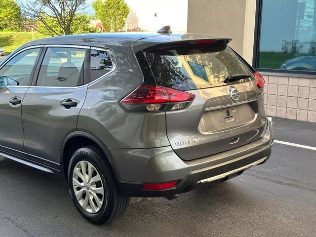 Photo of 2018 Gray Nissan Rogue