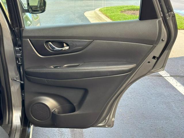 Photo of 2018 Gray Nissan Rogue