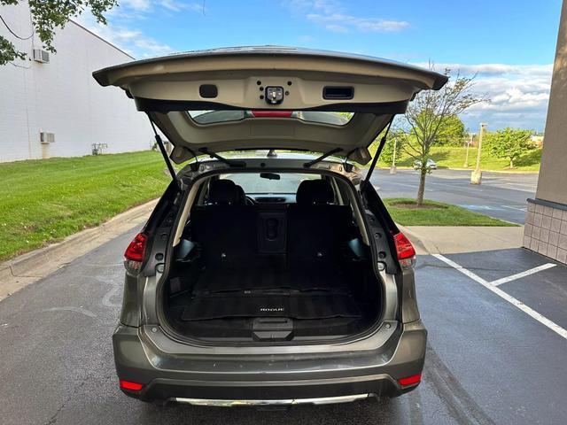 Photo of 2018 Gray Nissan Rogue