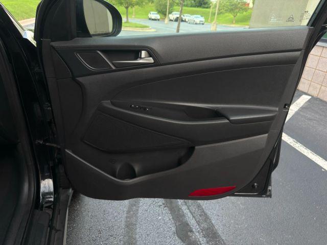 Photo of 2017 Black Noir Pearl Hyundai TUCSON