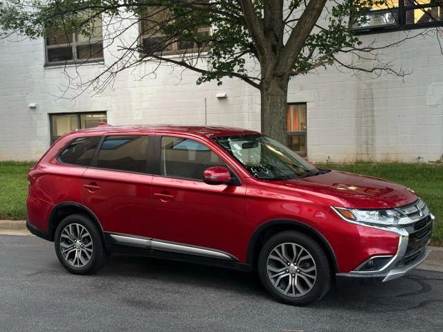 Photo of 2018 Red Mitsubishi Outlander