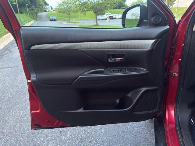 Photo of 2018 Red Mitsubishi Outlander
