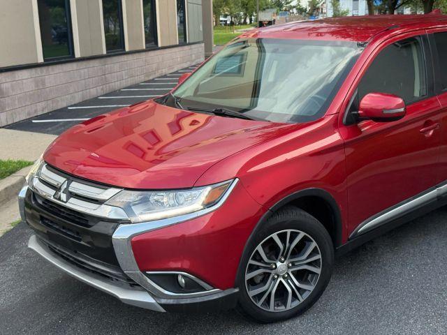 Photo of 2018 Red Mitsubishi Outlander