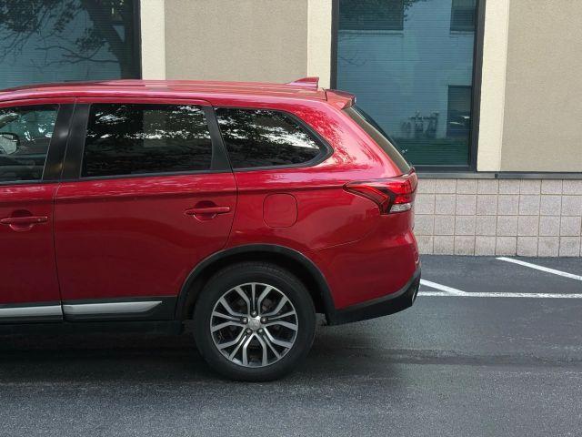 Photo of 2018 Red Mitsubishi Outlander