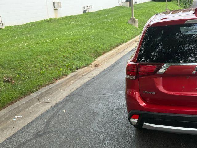 Photo of 2018 Red Mitsubishi Outlander