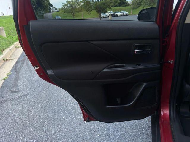 Photo of 2018 Red Mitsubishi Outlander