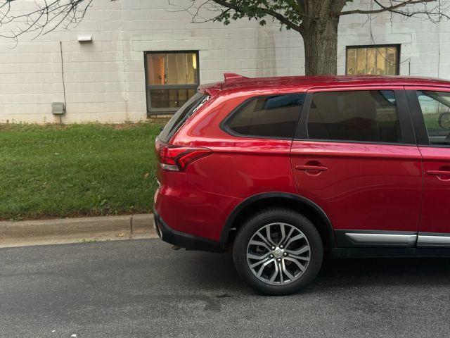 Photo of 2018 Red Mitsubishi Outlander