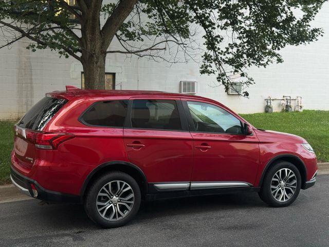 Photo of 2018 Red Mitsubishi Outlander