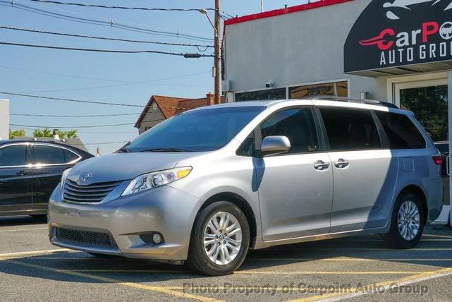 Photo of 2015 Shoreline Blue Pearl Toyota Sienna