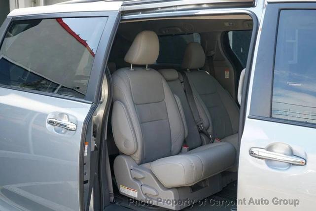 Photo of 2015 Shoreline Blue Pearl Toyota Sienna