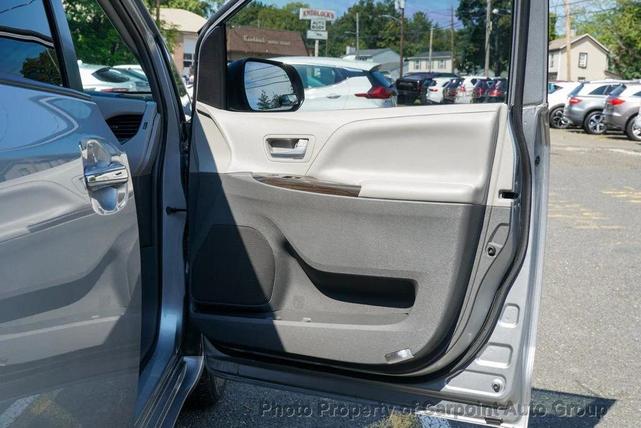 Photo of 2015 Shoreline Blue Pearl Toyota Sienna