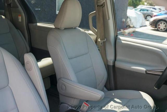 Photo of 2015 Shoreline Blue Pearl Toyota Sienna