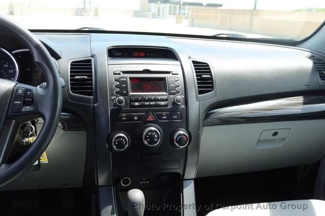 Photo of 2012 Bright Silver Kia Sorento