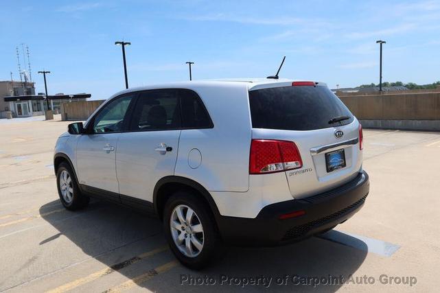 Photo of 2012 Bright Silver Kia Sorento