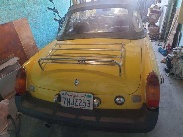 Photo of 1976 Yellow MG MGB