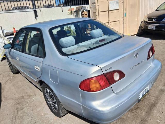 Photo of 2001 Silver Toyota Corolla