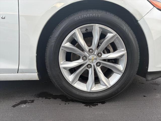 Photo of 2019 Summit White Chevrolet Malibu