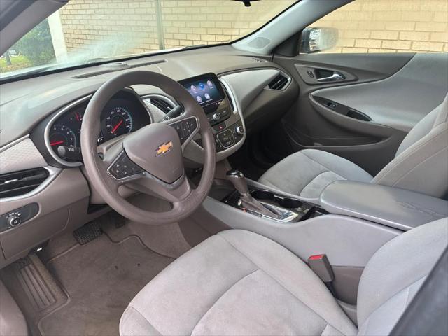 Photo of 2019 Summit White Chevrolet Malibu