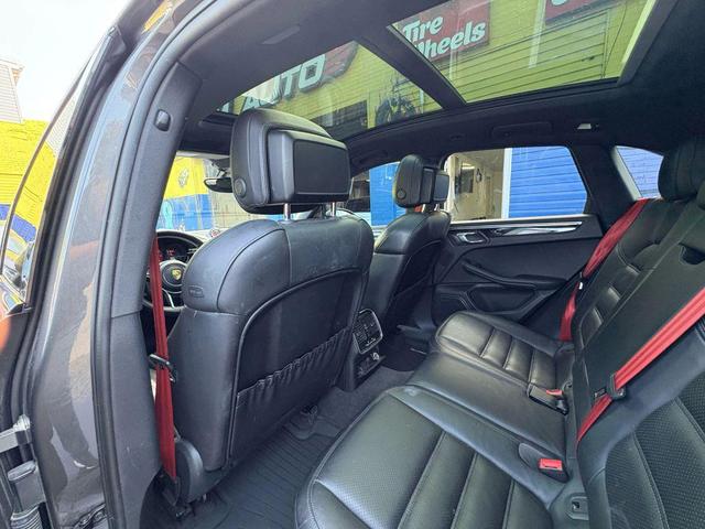 Photo of 2016 Black Porsche Macan