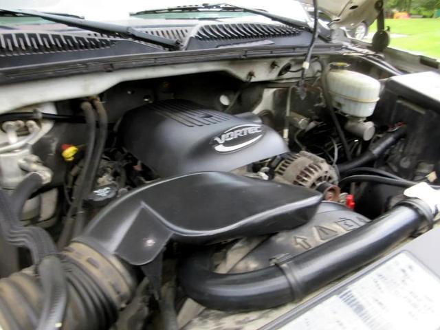 Photo of 2005 White Chevrolet Silverado 3500