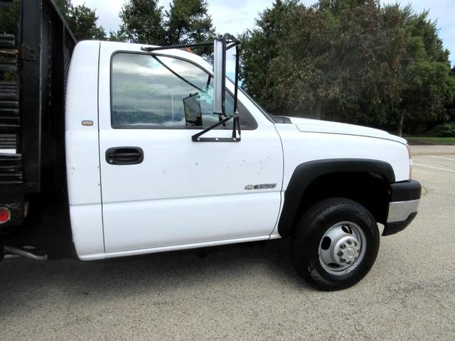 Photo of 2005 White Chevrolet Silverado 3500