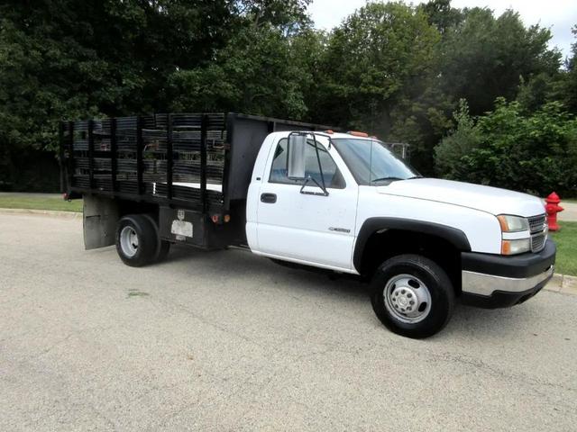 Photo of 2005 White Chevrolet Silverado 3500