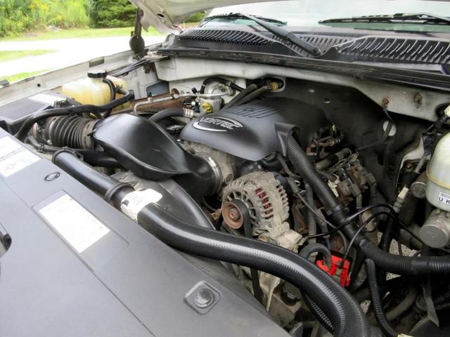 Photo of 2005 White Chevrolet Silverado 3500