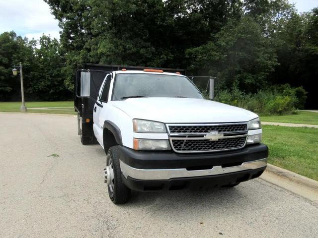 Photo of 2005 White Chevrolet Silverado 3500