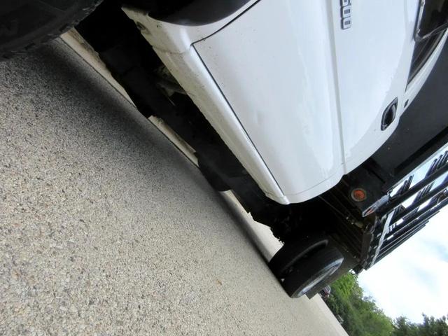 Photo of 2005 White Chevrolet Silverado 3500