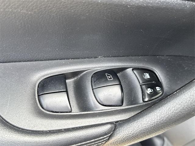 Photo of 2018 Magnetic Black Nissan Rogue