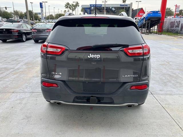 Photo of 2014 Eco Green Pearlcoat Jeep Cherokee