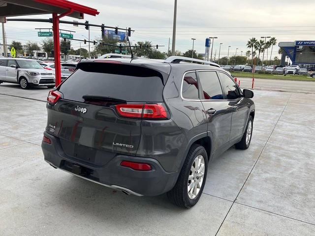 Photo of 2014 Eco Green Pearlcoat Jeep Cherokee