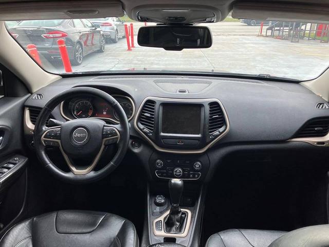 Photo of 2014 Eco Green Pearlcoat Jeep Cherokee