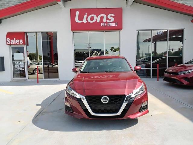 Photo of 2022 Scarlet Ember Tintcoat Nissan Altima