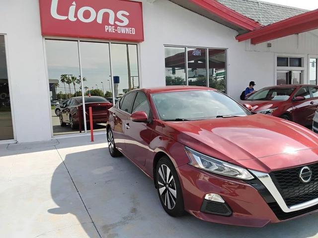 Photo of 2022 Scarlet Ember Tintcoat Nissan Altima