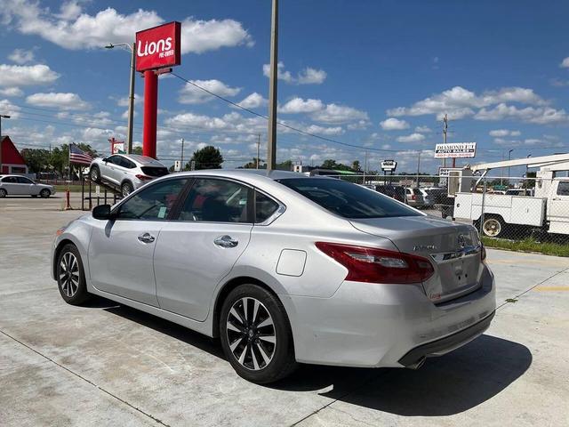 Photo of 2018 Brilliant Silver Nissan Altima