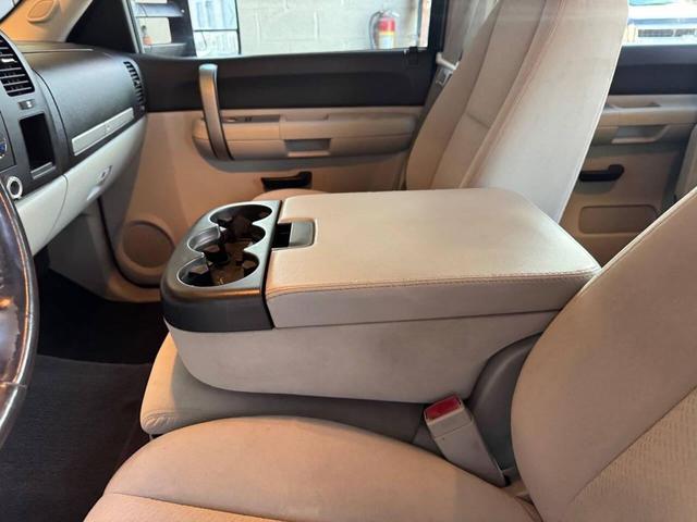 Photo of 2008 Dark Blue Metallic Chevrolet Silverado 2500