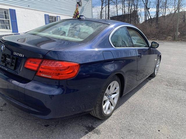 Photo of 2011 Blue BMW 328