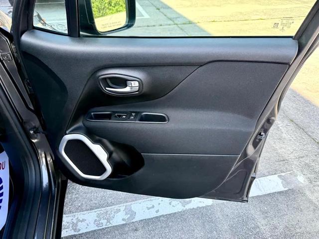 Photo of 2019 Gray Jeep Renegade