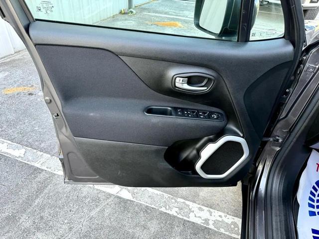Photo of 2019 Gray Jeep Renegade