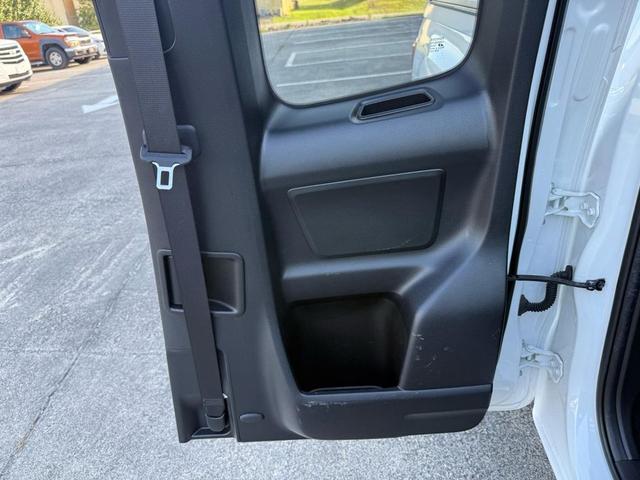Photo of 2021 Super White Toyota Tacoma