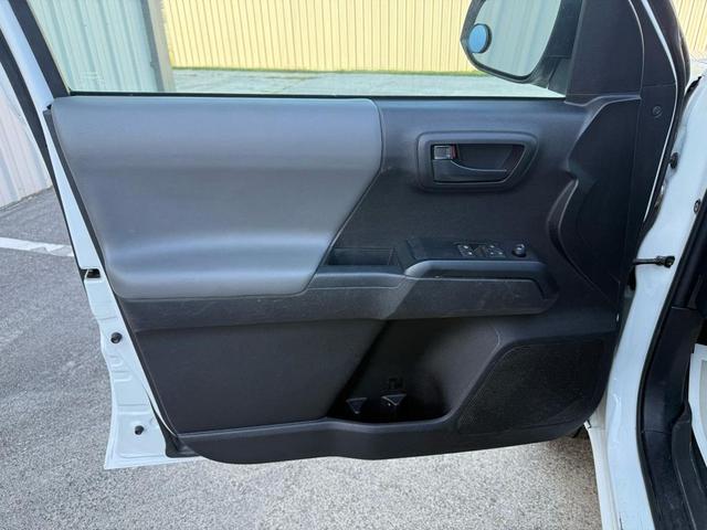 Photo of 2021 Super White Toyota Tacoma