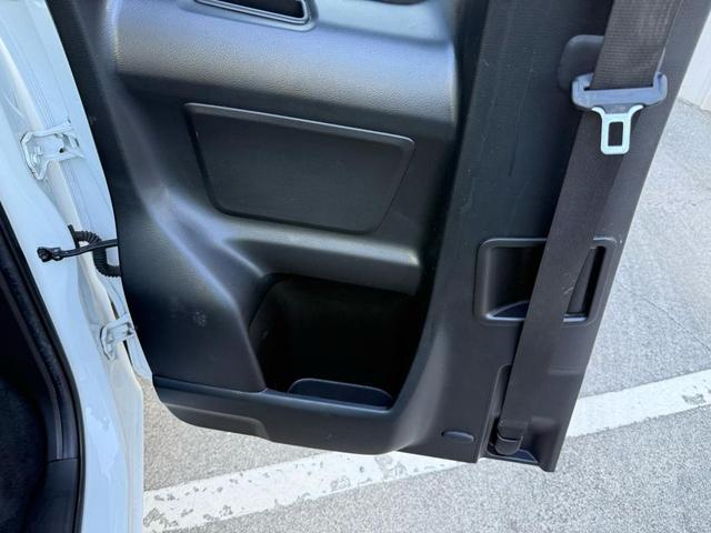 Photo of 2021 Super White Toyota Tacoma