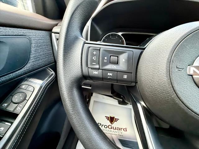Photo of 2023 Gray Nissan Rogue